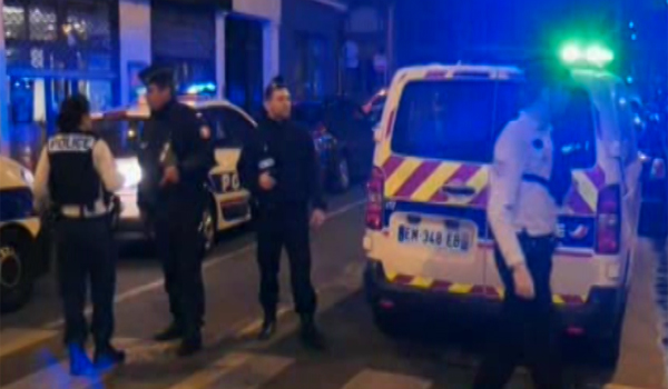 پنج تن در حمله یک مرد مسلح با چاقو در پاریس کشته و زخمی شدند
