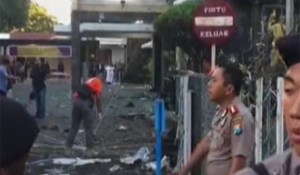 یک مقر پلیس در شهر سوربایا در اندونیزیا، هدف حمله انتحاری قرار گرفت