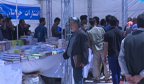 به مناسبت هفته کتاب و قلم، نمایشگاه کتاب در کابل برگزار شد