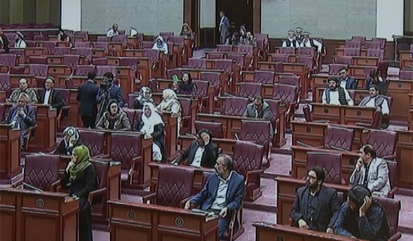 اعضا مجلس: حکومت می خواهد انتخابات پارلمانی را مهندسی کند