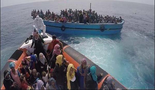 ایتالیا به یک کشتی حامل پناهجویان نجات یافته از سواحل لیبیا، اجازه پهلو گرفتن در بنادر این کشور را نداد