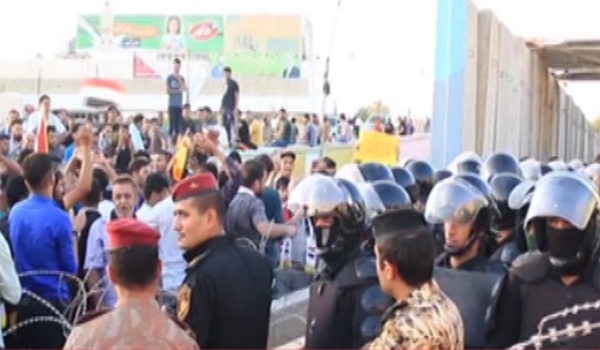 معترضان عراقی برای دومین بار ورودی بندر‌ ام قصر را بستند