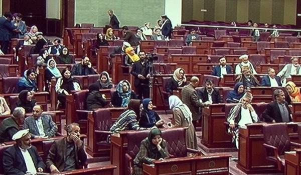 اعضای مجلس: هنوزهم صندوق های رای از ولسوالی ها به مرکز ولایت ها منتقل نشده است