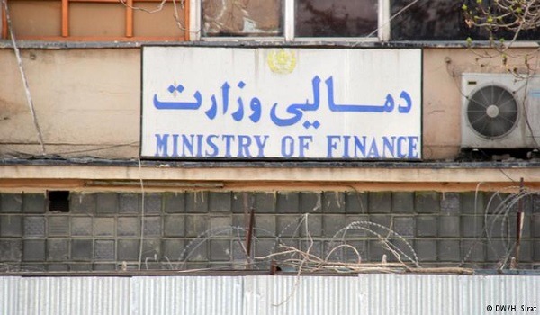 وزارت مالیه: در طرح جدید حقوق کارمندان دولتی به کارمندان پایین رتبه توجه شده است