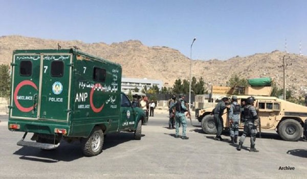در نتیجه یک حمله انتحاری بر کاروان نیروهای امنیتی در کابل چهار تن شهید شدند