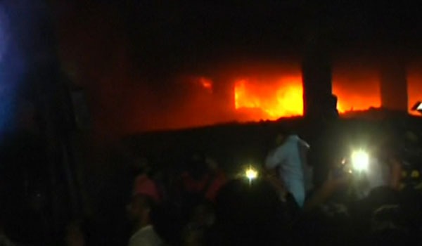 هفتاد تن بر اثر آتش‌ سوزی در شهر داکا پایتخت بنگلادش جان باختند