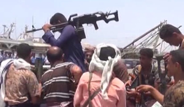 نیروهای جنبش انصار الله یمن خروج از بندر حدیده را آغاز کردند