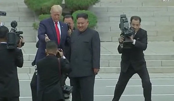 دونالد ترامپ، رییس جمهور آمریکا با کیم جونگ اون، رهبر کوریای شمالی دیدار کرد