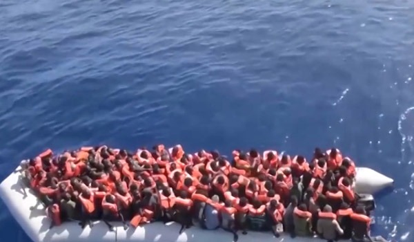 شش تن در پی غرق شدن کشتی پناهجویان در آب های یونان جان باختند