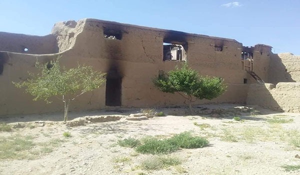 طالبان خانه یک فرمانده محلی حامی دولت را در ولسوالی دولتیار غور به آتش کشیدند