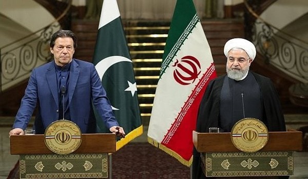 نخست وزیر پاکستان به هدف میانجیگری میان ایران و عربستان به تهران سفر کرد