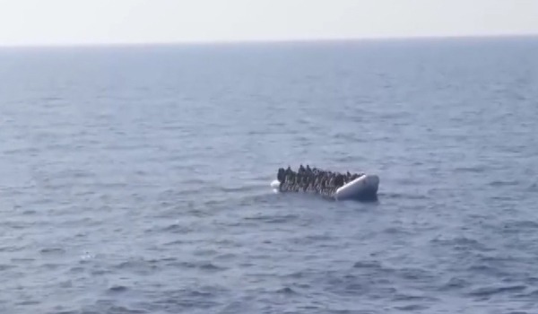 از اثر واژگون شدن یک کشتی مهاجران در سواحل لیبیا ۷۶ تن کشته شدند