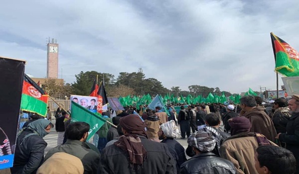 هواداران تیم ثبات و همگرایی در ولایت های هرات و سمنگان تظاهرات کردند