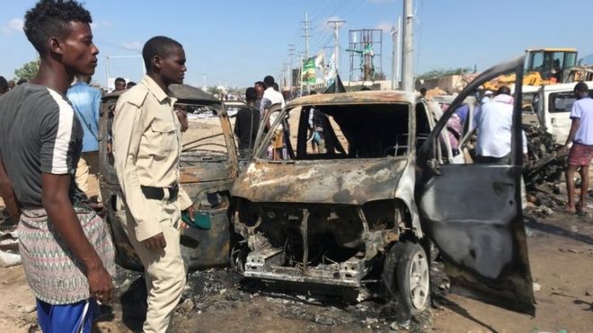 درپی انفجار یک موتر بمبگذاری شده در موگادیشو پایتخت سومالیا ۶۰ تن کشته شدند