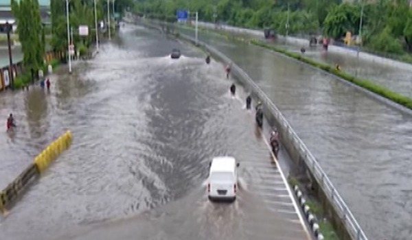 جان باختن شانزده تن درپی جاری شدن سیلاب در جاکارتا پایتخت اندونزیا