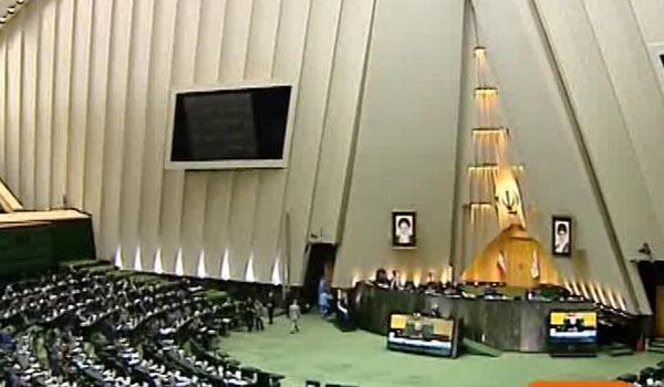 پارلمان ایران طرح خروج این کشور از پیمان منع گسترش سلاح های هسته ‌ای را دریافت کرد