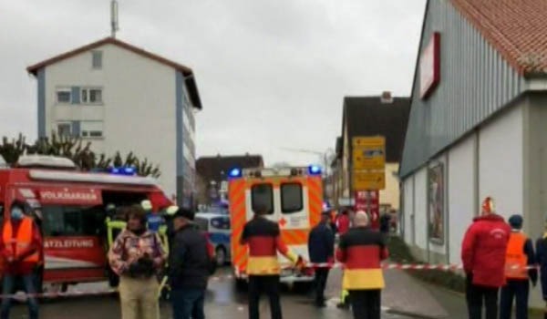ده ‌ها تن در “حمله با موتر” دریک جشن سنتی در آلمان زخمی شدند