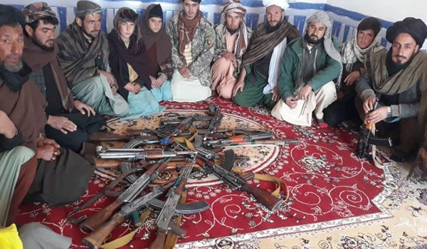 یکصد و هفتاد و سه فرد وابسته به گروه طالبان در ولایت های هرات و غور به دولت تسلیم شدند