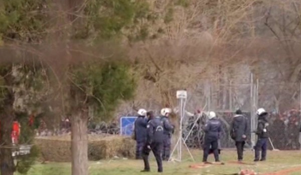 درگیری میان پلیس مرزی یونان و مهاجران
