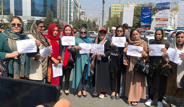 تظاهرات شماری از فعالان ‌مدنی و مدافعان ‌حقوق ‌زنان در کابل