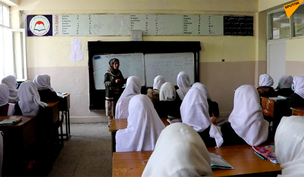 کمک ۵۰ میلیون پوندی بریتانیا برای آموزش دختران در افغانستان