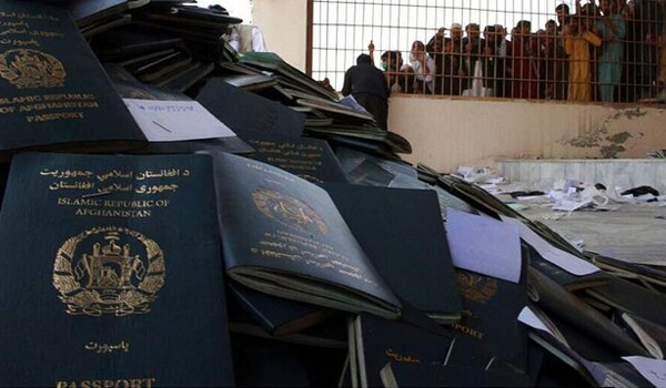 امارت اسلامی: تمام مردم افغانستان گذرنامه می‌خواهند