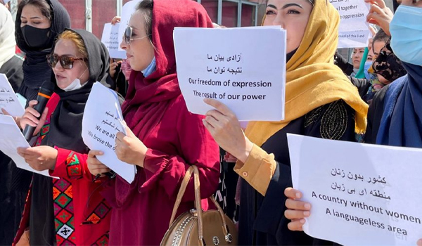 فعالان حقوق زن: رهبران جهان بر طالبان فشار وارد کنند تا مکتب‌های دختران را بازگشایی کند