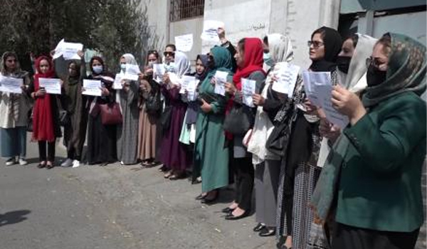 واکنش فعالان حقوق زن به اظهارات سرپرست وزارت صحت عامه امارت اسلامی در مورد چگونگی بازگشایی مکتب‌های دختران