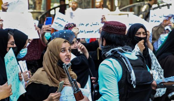 نگرانی دیدبان حقوق بشر از وضع محدودیت علیه زنان افغانستان