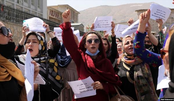 راه‌پیمایی  شماری از زنان در کابل