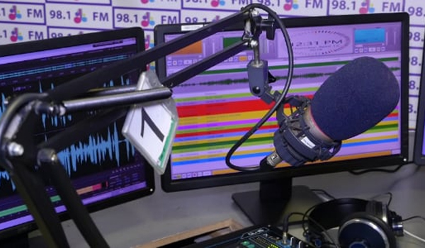 نگرانی‌ها از بسته شدن حدود نیمی از دستگاه‌های رادیویی در افغانستان