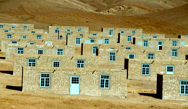 مجاهد: ۳۶ باب خانه ساخته‌شده به آسیب‌دیدگان زلزله در هرات سپرده شد