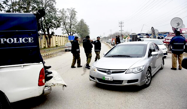 حمله شبه‌نظامیان به پاکستان و کشته‌شدن ۱۰ افسر پولیس